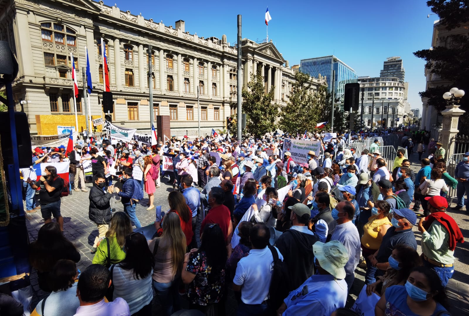 Agricultores De La Región De Coquimbo Se Manifestaron En Santiago Frente A La Convención Constitucional Por El Agua Y Los Alimentos